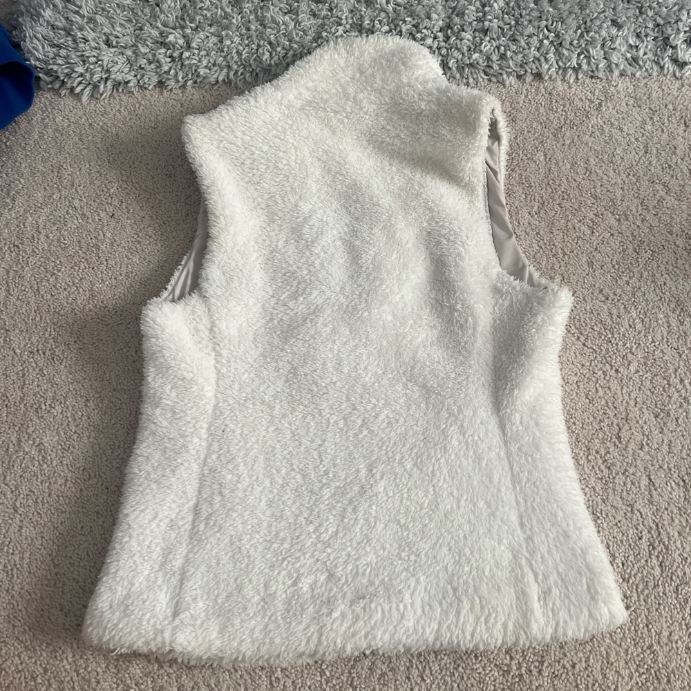 Patagonia Women’s White Fleece Vest - Picture 3 of 4